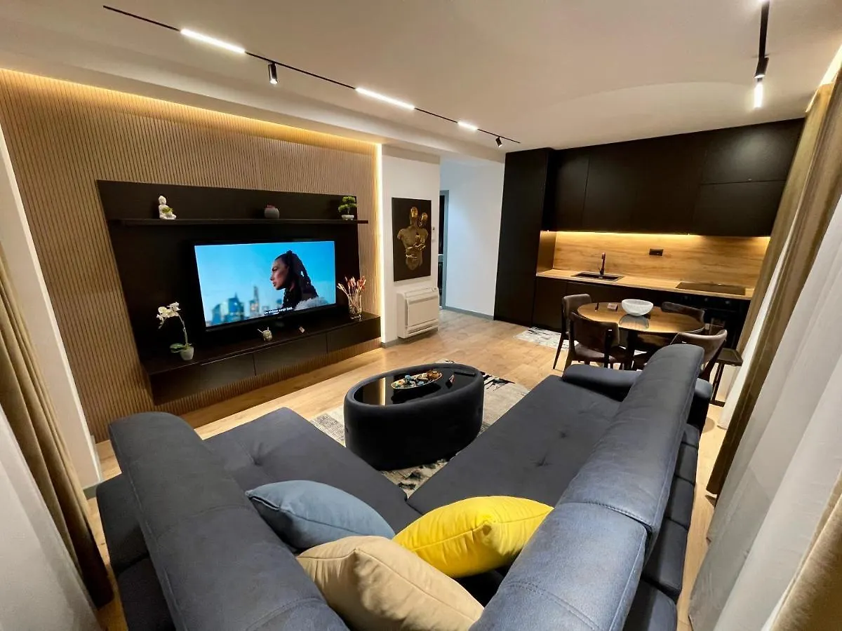 Queens Luxury Apartments تيرانا