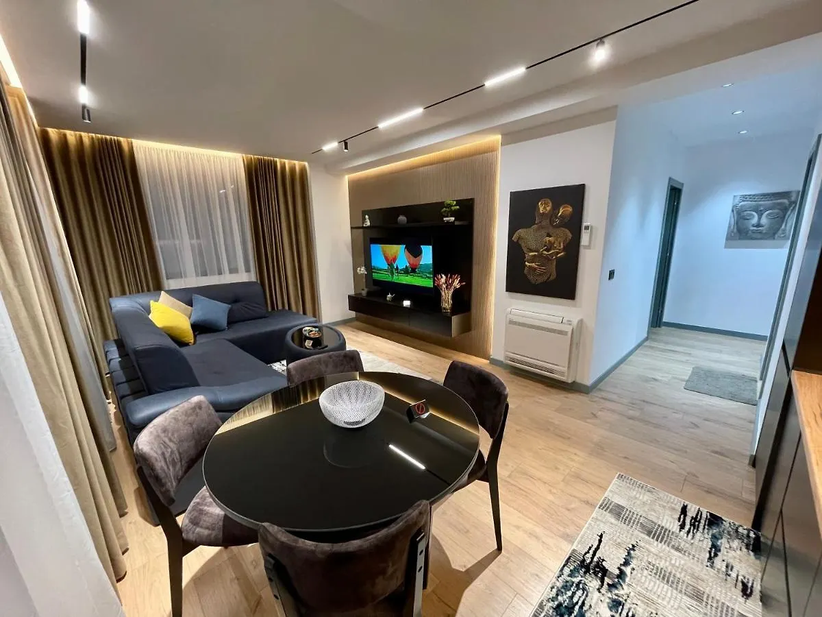 Queens Luxury Apartments تيرانا 0*,