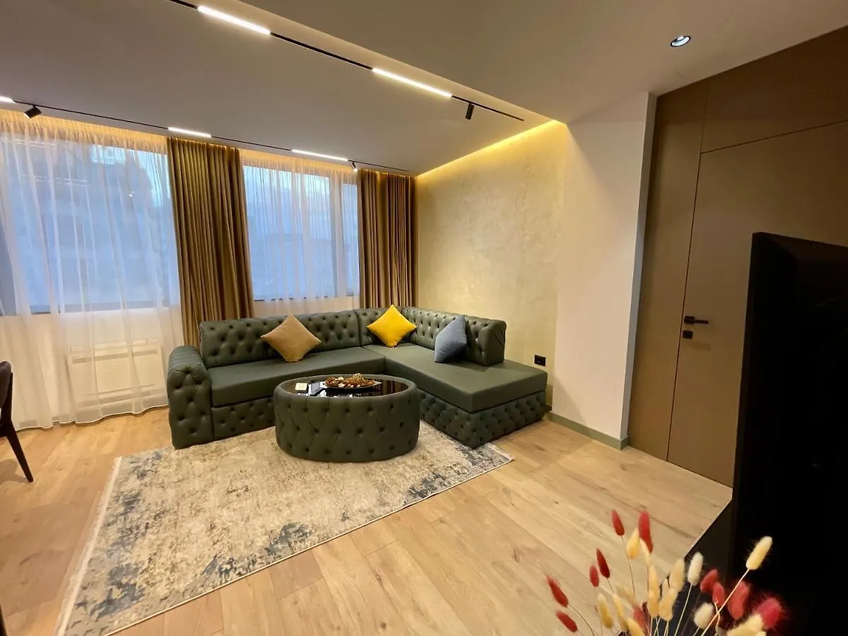 Queens Luxury Apartments تيرانا