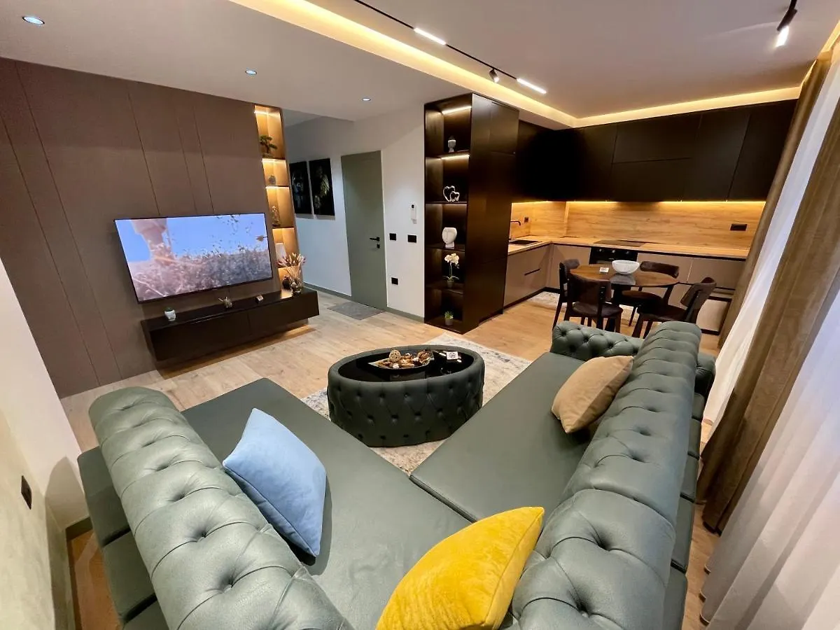 Queens Luxury Apartments تيرانا
