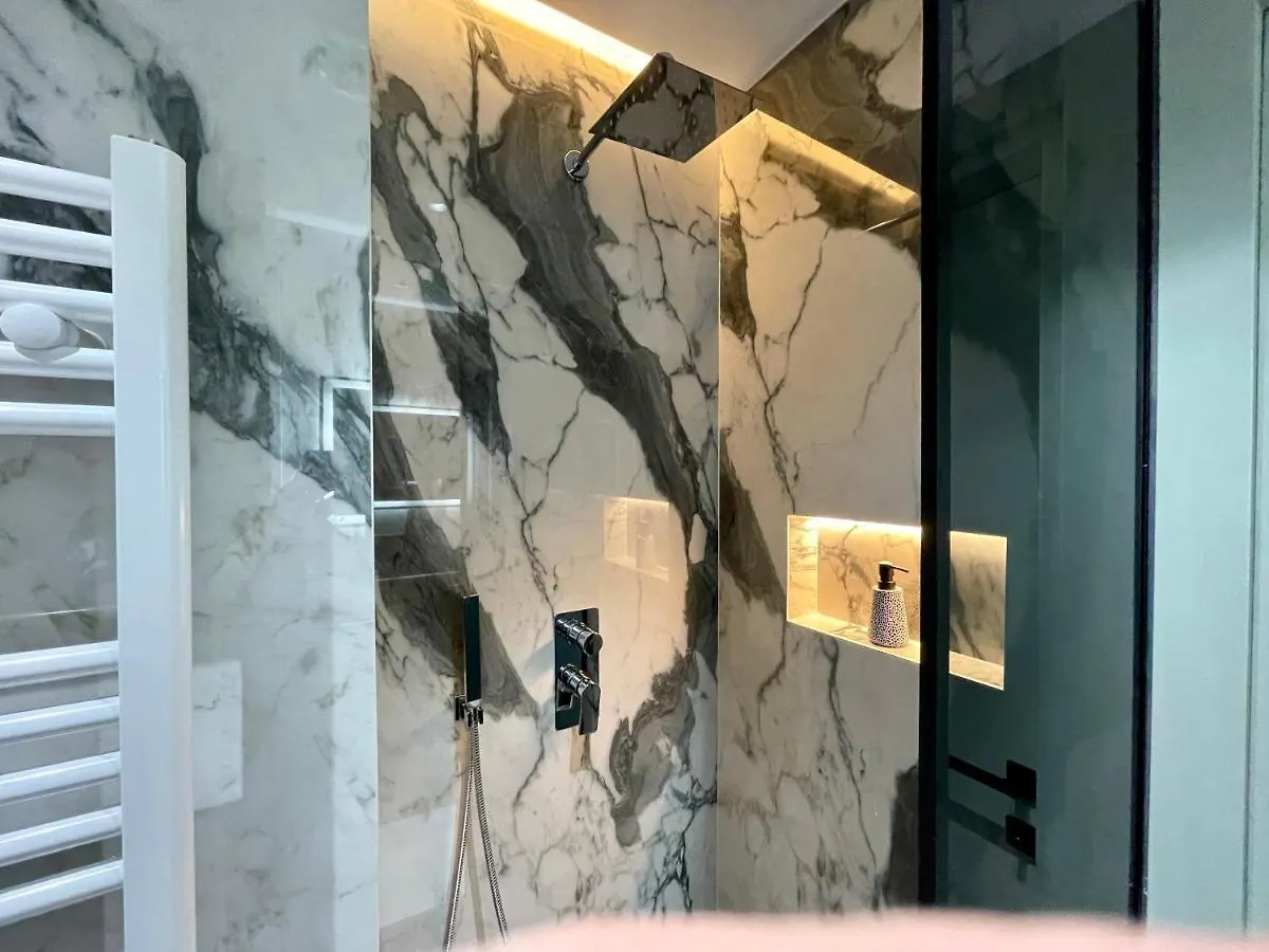Queens Luxury Apartments تيرانا 0*,