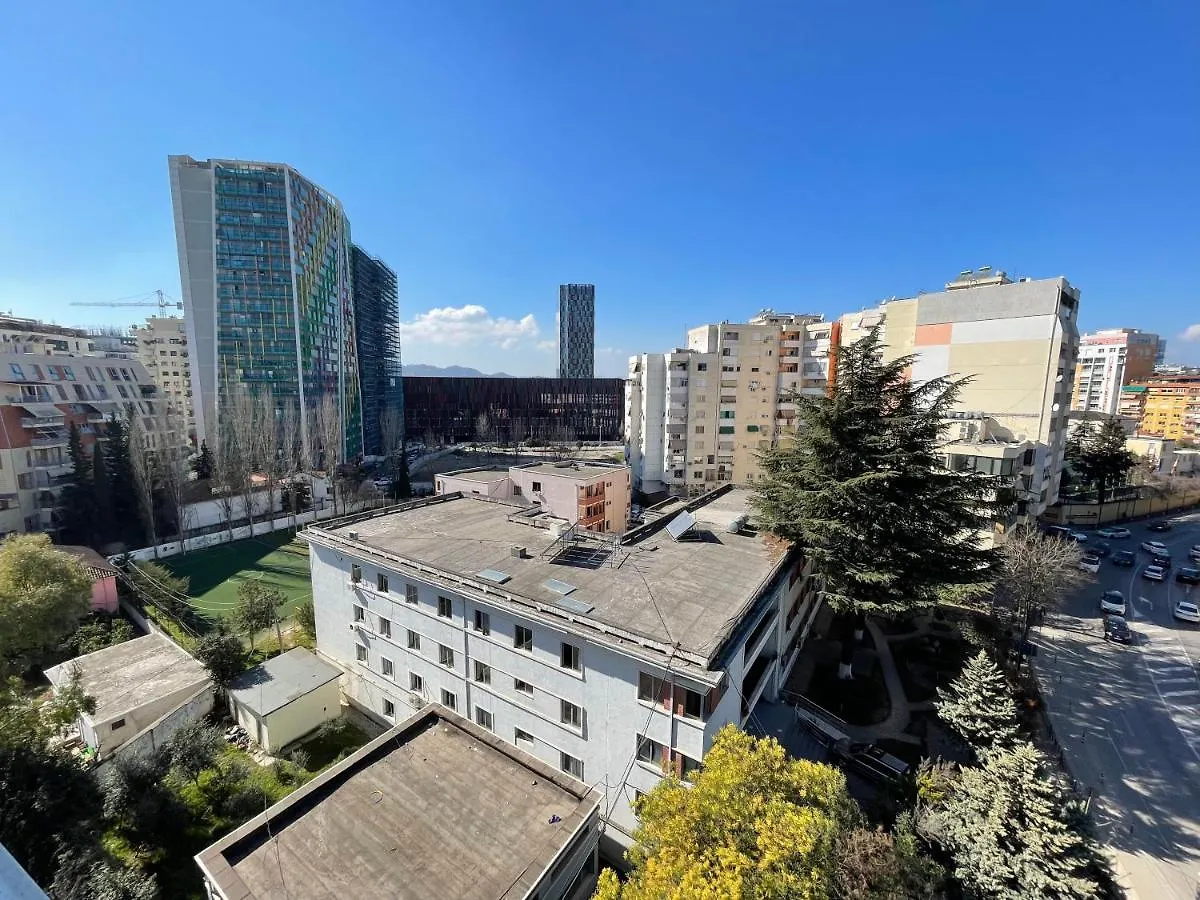 Queens Luxury Apartments تيرانا