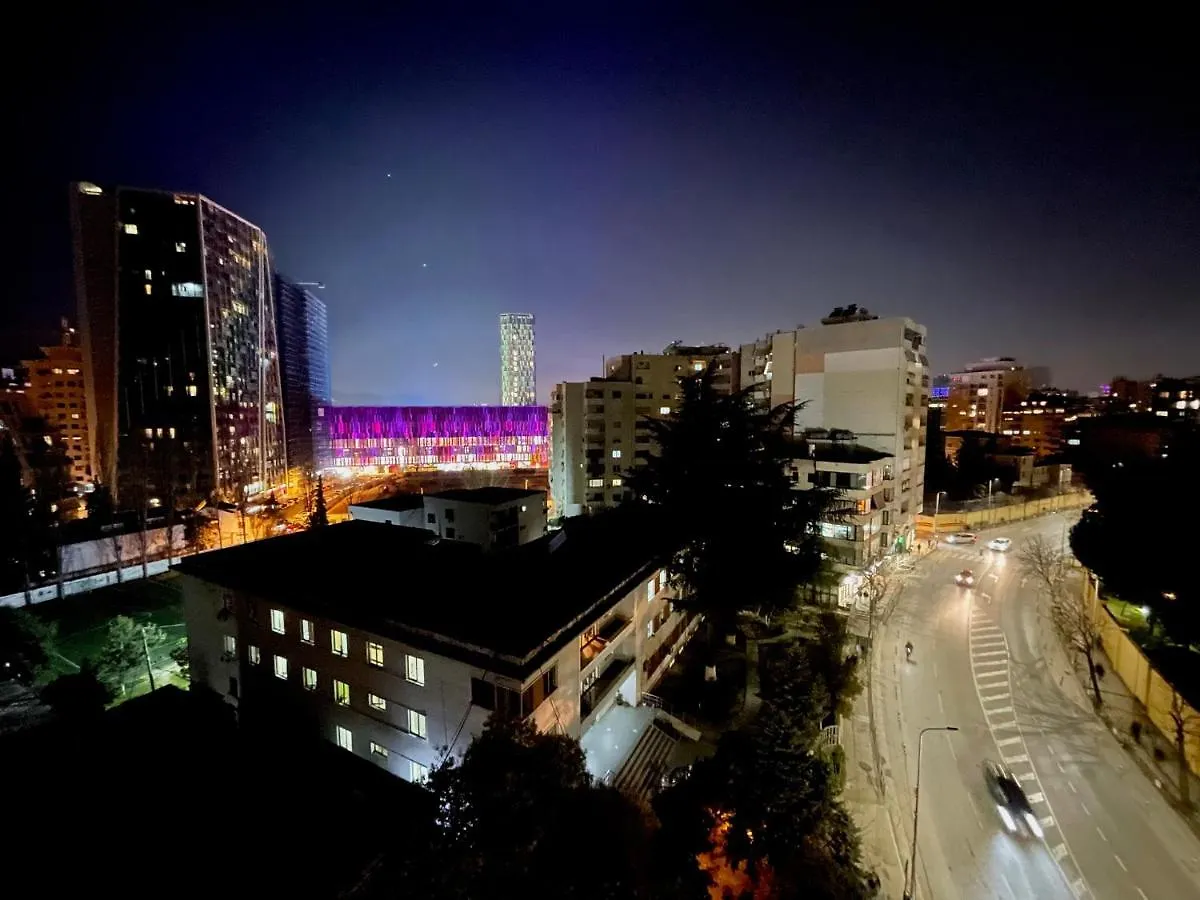 Queens Luxury Apartments تيرانا